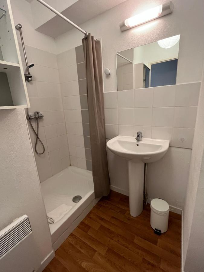 Acajou, Studio Avec Terrasse Et Parking Prive Caen Ngoại thất bức ảnh
